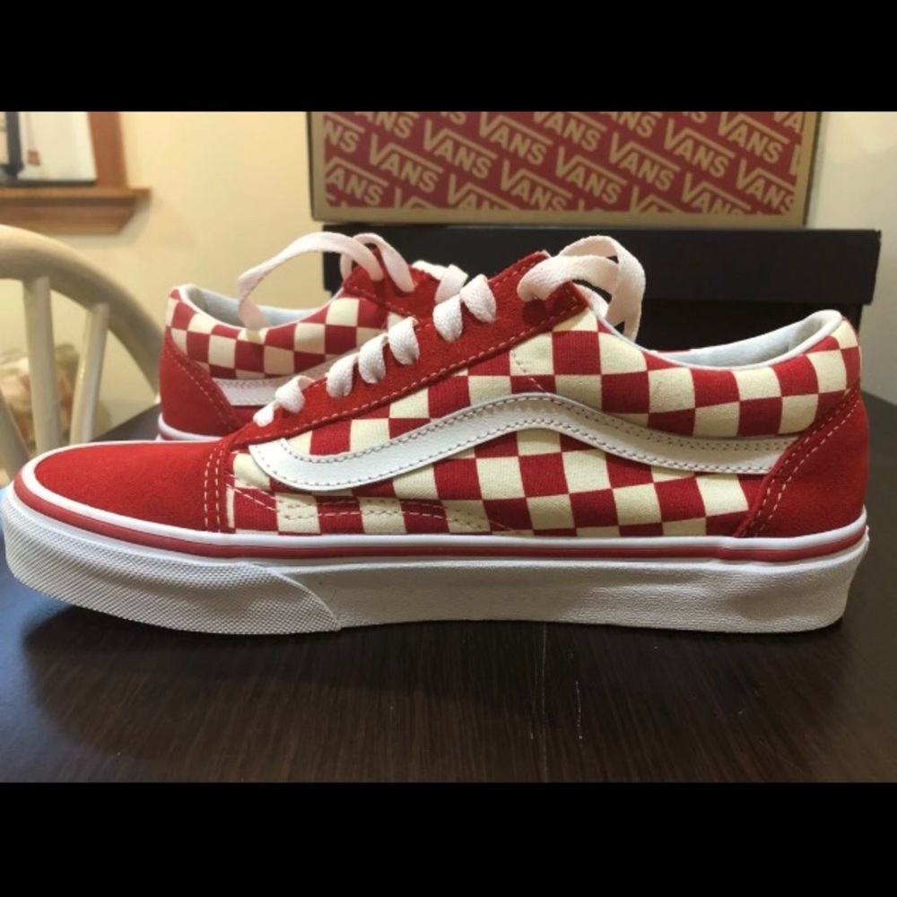 VANS RED & WHITE CHECKERED NWT SIZE 9